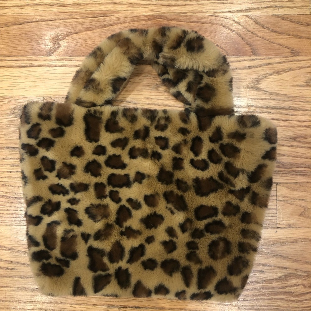 Fluffy cheetah print purse!!!